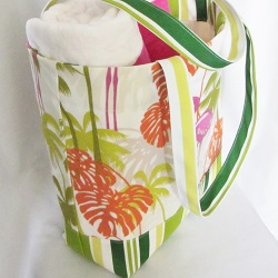flamingo tote side