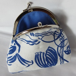 kiss lock white blue vintage 250