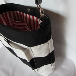 purse b and w leather side 250