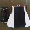 Kiss lock pouch